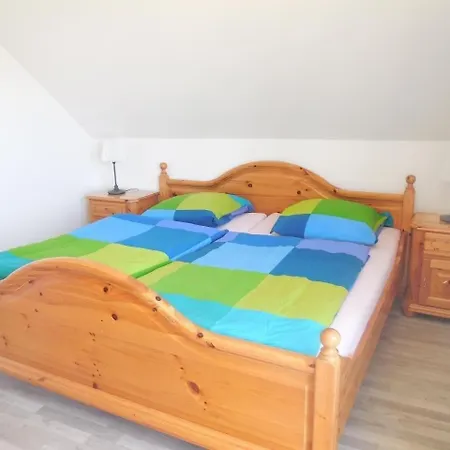 Lejlighed Sauber Und Gross Genug Fur Ganze Familie, 2 Balkone, Kinderspielplatz Mit Garten